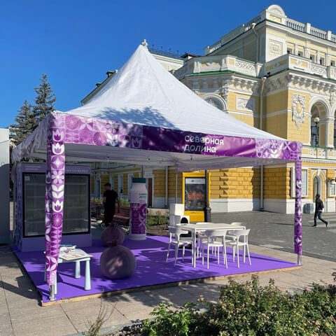 брендированный шатер в фиолетовых тонах